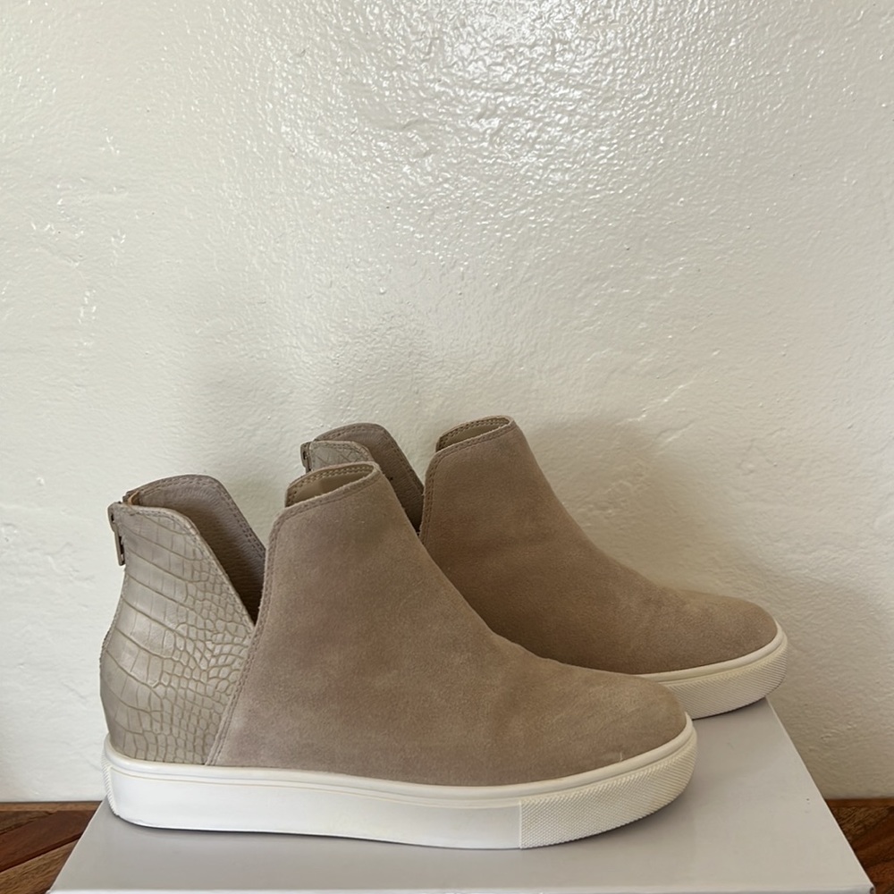 Steve Madden suede ankle boot shoes. Size 7.5
